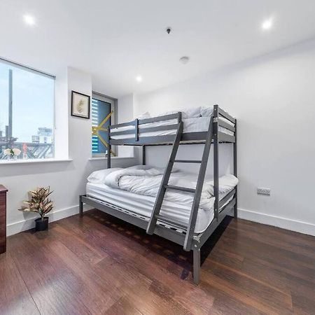 Appartamento Sleep 7 20 Mins From London Waterloo Bp65 Esterno foto