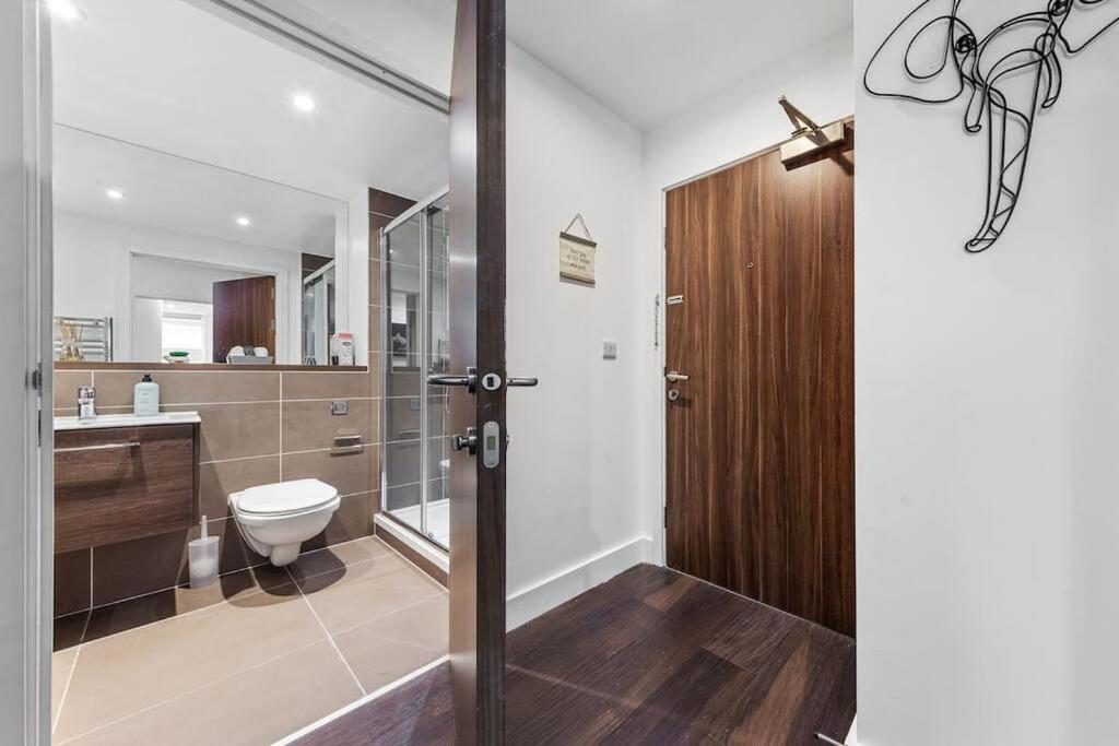 Appartamento Sleep 7 20 Mins From London Waterloo Bp65 Esterno foto