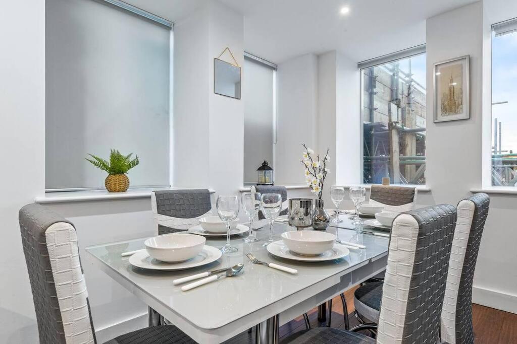 Appartamento Sleep 7 20 Mins From London Waterloo Bp65 Esterno foto