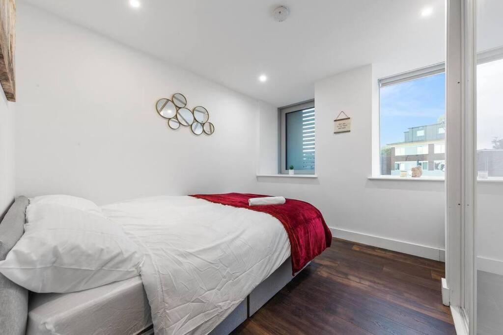 Appartamento Sleep 7 20 Mins From London Waterloo Bp65 Esterno foto