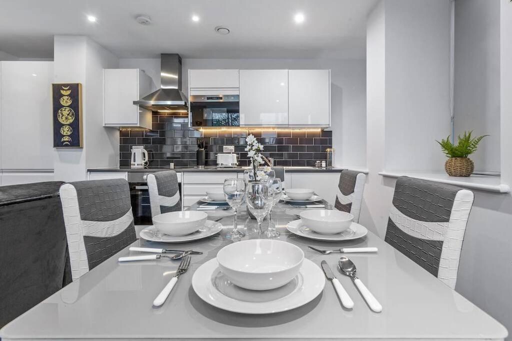 Appartamento Sleep 7 20 Mins From London Waterloo Bp65 Esterno foto